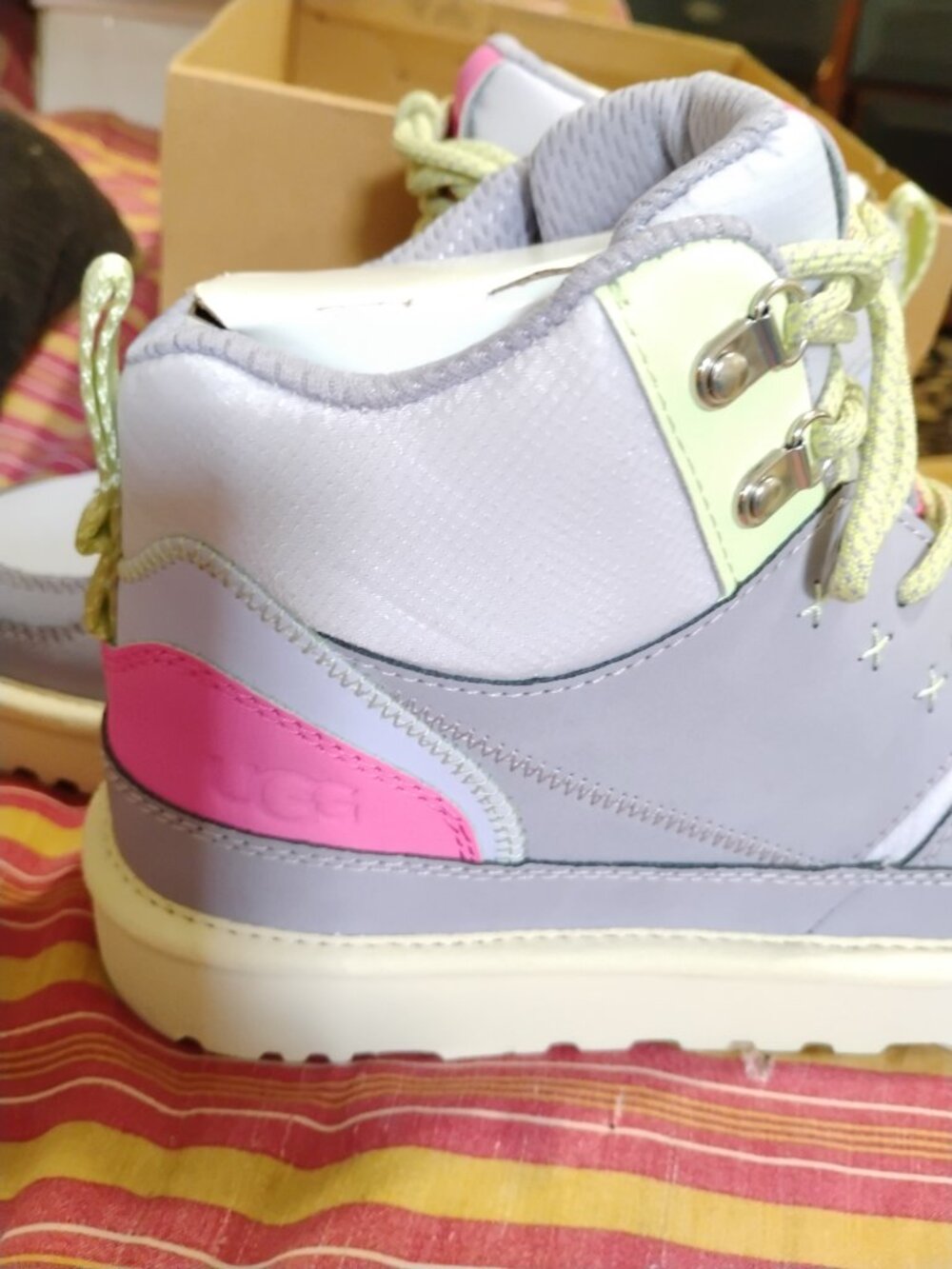 UGG - Picture 7 of 8